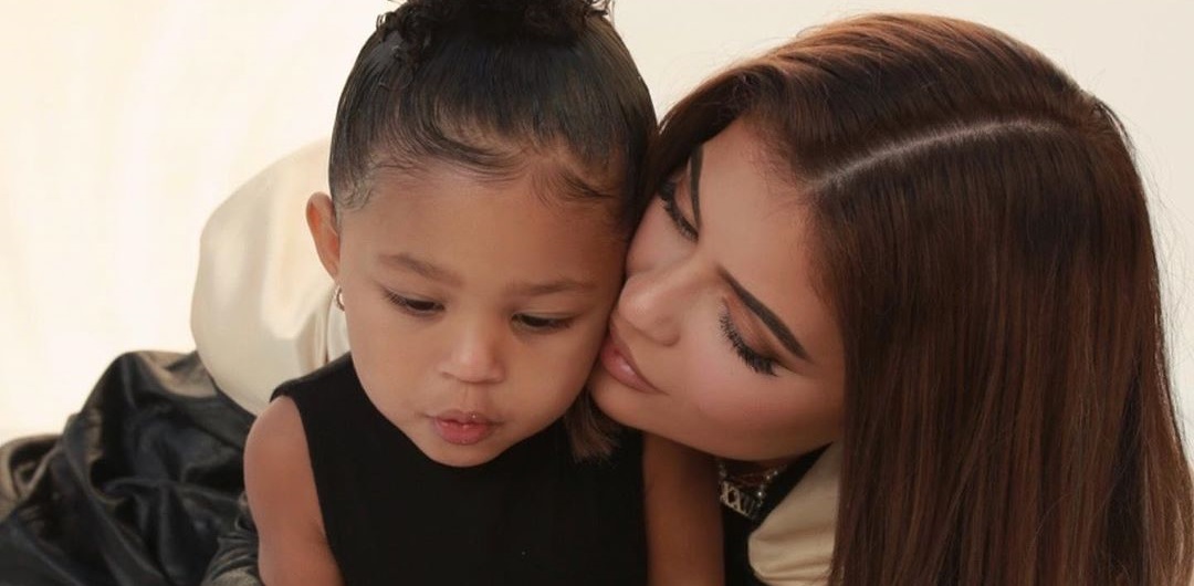 Kylie Jenner se sumó a reto viral de TikTok y enterneció a seguidores con reacción de su hija Stormi