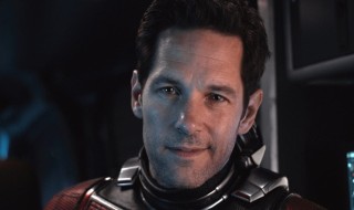 Paul Rudd repartió galletas a votantes que hacían fila bajo la lluvia en Nueva York: video es viral