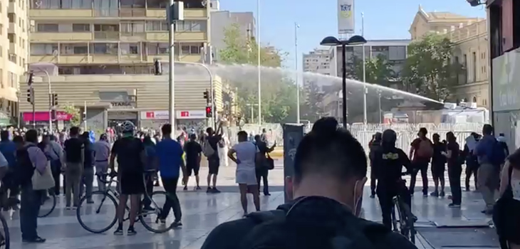 Enfrentamientos e incidentes en nueva jornada de manifestaciones en Santiago: hay un detenido