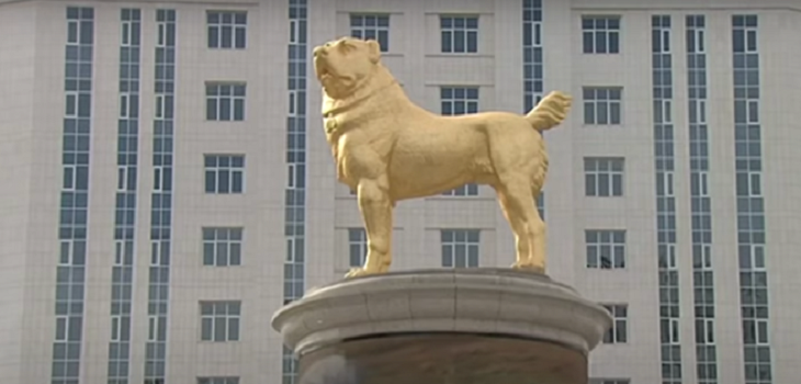 estatua perro turkmenistán