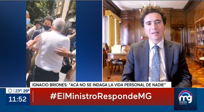 Ministro Briones relató qué pasó tras ser increpado en el centro de Santiago