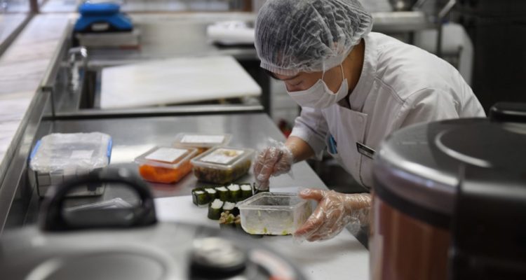 China denuncia que encontró covid-19 en envase de mariscos importados desde Chile
