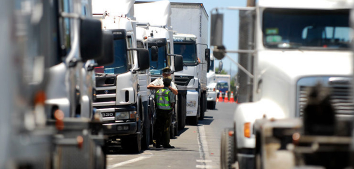 Camioneros acusaron lentitud en agenda de seguridad y amenazaron con abandonar diálogo con La Moneda