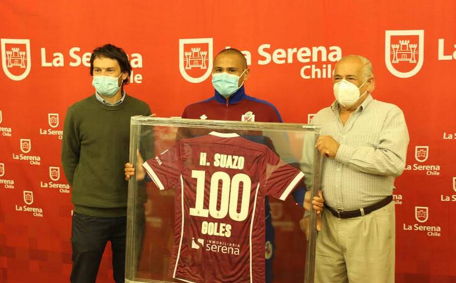 La Serena homenajea a Humberto Suazo con la 'Camiseta de los 100 goles'