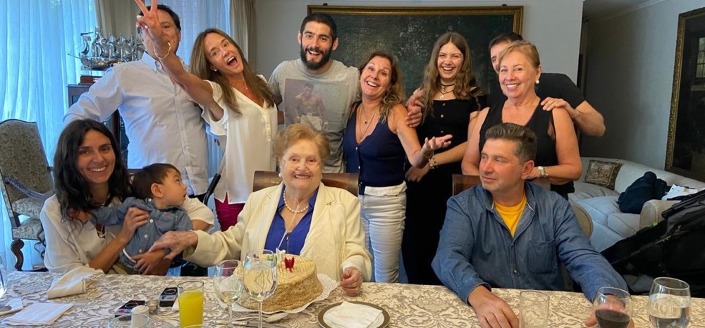 Cumpleaños 98 de Lucía Hiriart en pandemia: presunta foto con familiares desata ola de críticas