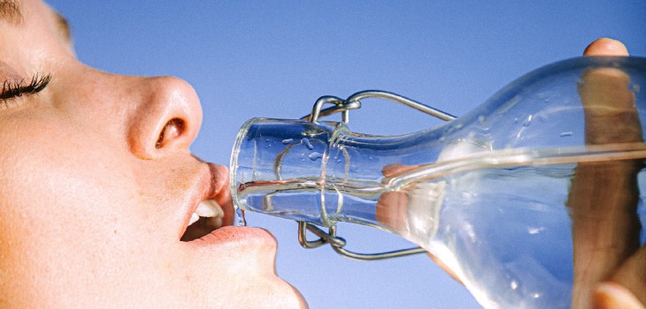Experta detalló importancia de la hidratación en verano: advirtió complicaciones por falta de agua