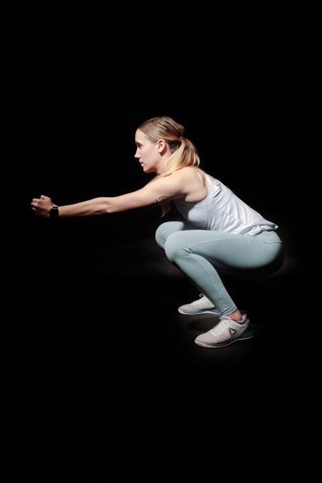 Sentadillas, flexiones y dominadas: guía para ejecutarlas correctamente y así evitar lesiones