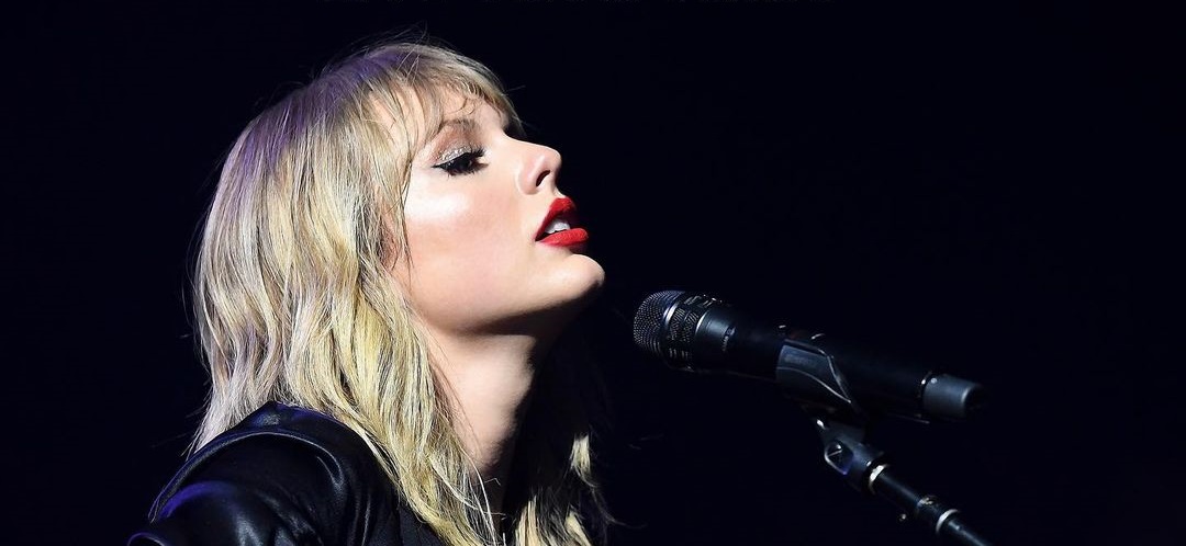 Taylor Swift encantó a fans al anunciar lanzamiento de nuevo disco sorpresa "Evermore"