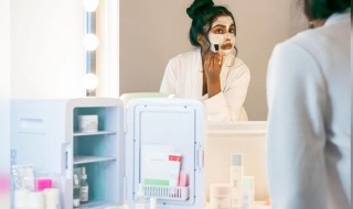 cosméticos en refrigerador