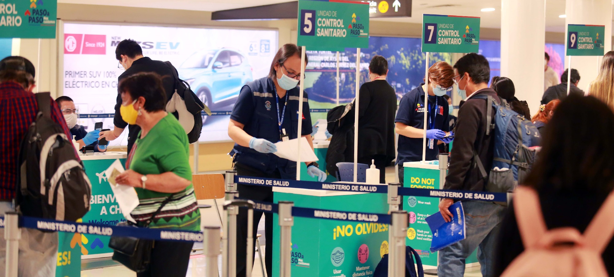 Chilenos y extranjeros residentes que lleguen al país sin test PCR pagarán multa de casi $3 millones