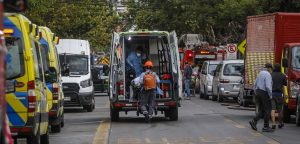 Detienen a una persona por desórdenes en medio de incendio en Hospital San Borja Arriarán