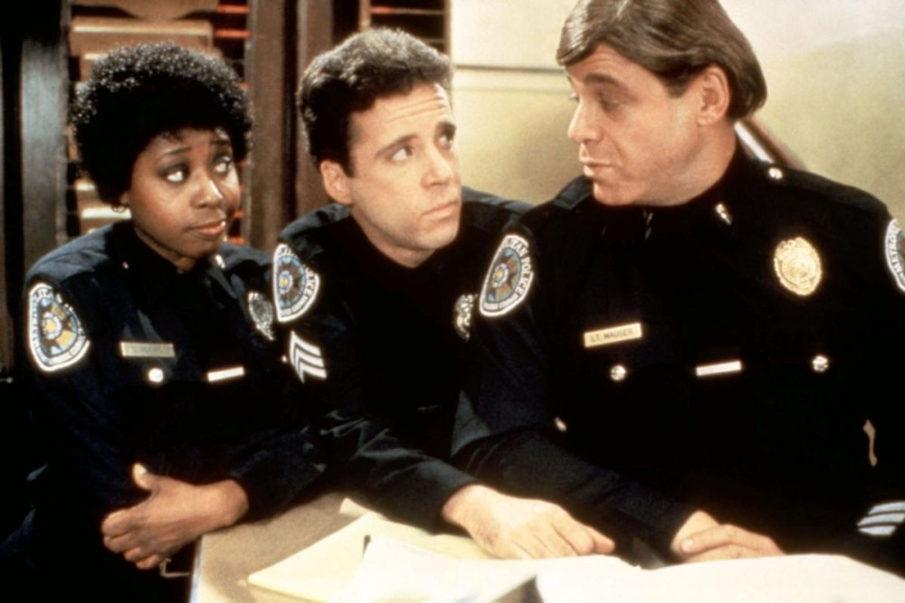 A los 73 años murió la actriz Marion Ramsey, intérprete de la agente Hooks en "Locademia de policía"