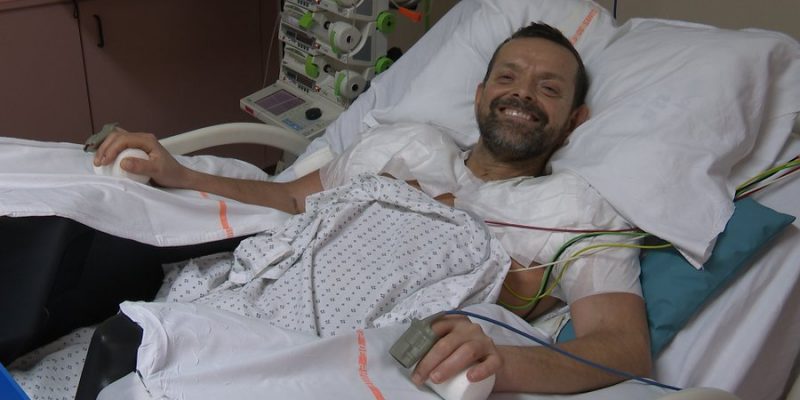 paciente islandés recibió el primer doble trasplante de brazos en Francia