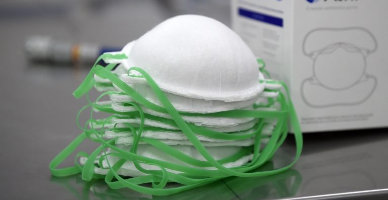 Científico de Harvard revela cuál es la mascarilla que podría detener la pandemia