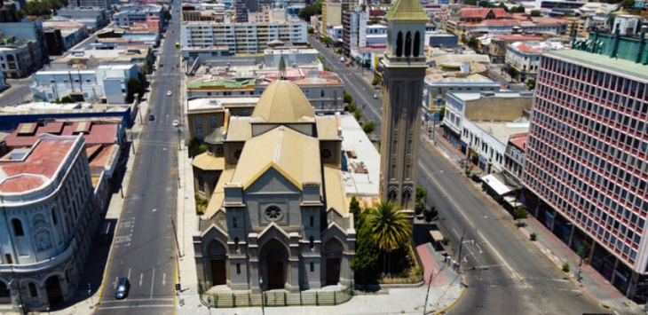 Sólo 20 camas UCI quedan disponibles en la región de Valparaíso ante aumento de contagios en la zona