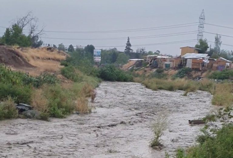 Alcalde de La Florida ordena evacuación preventiva de cerca de 2 mil personas por peligro de aluvión