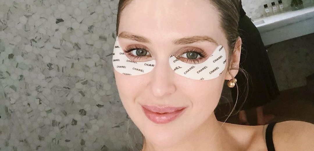 Retinol y vitamina C: los secretos de facialista de Victoria Beckham para cuidar el contorno de ojos