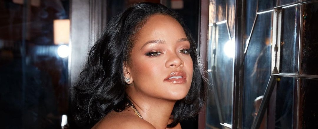 Rihanna Y Su Fotografía En Topless Que Causó Polémica Llevaba Collar Con Figura De Dios Hindú