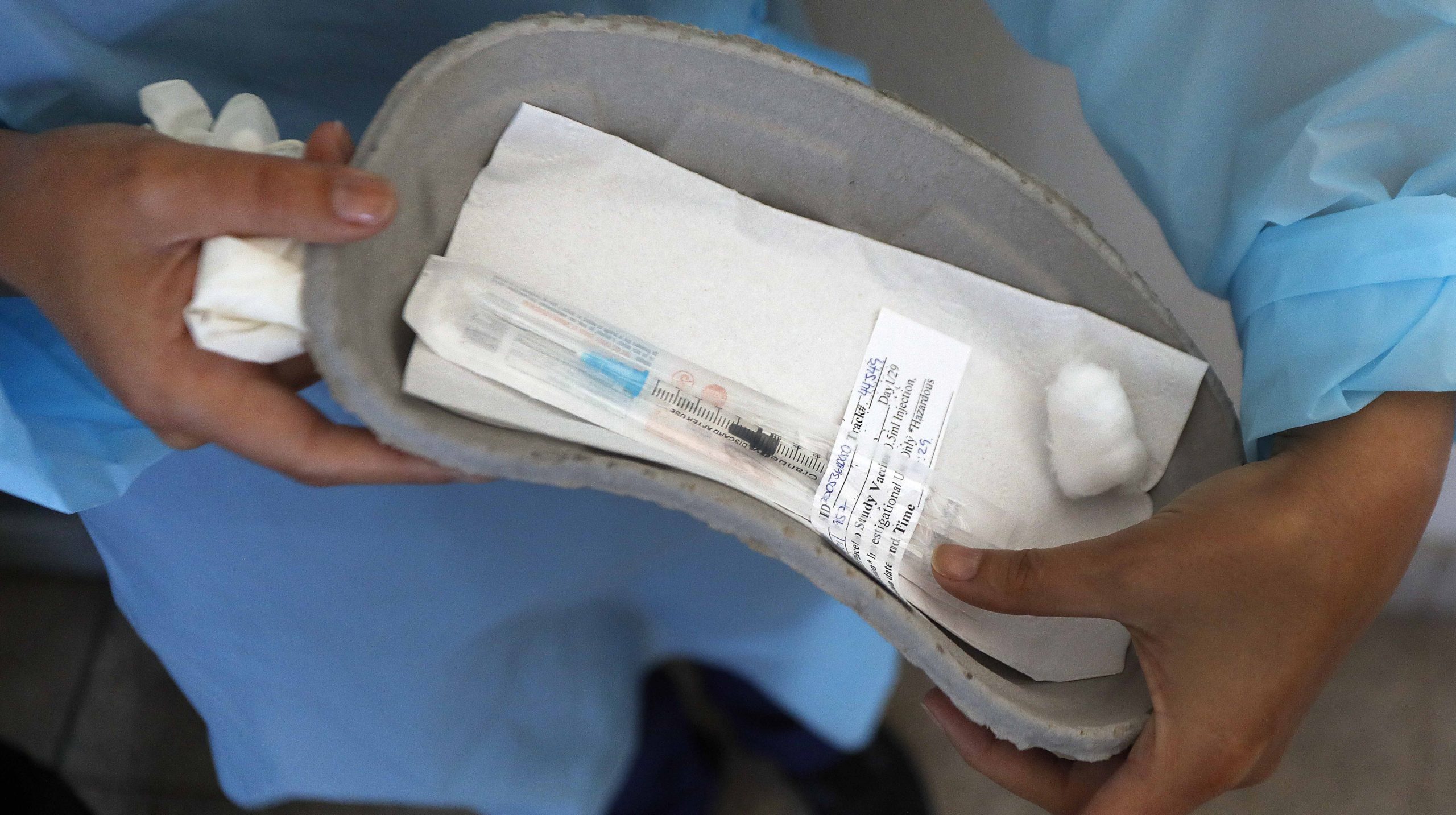 Personal de funerarias y cementerios fueron incluidos en grupo de vacunación de funciones esenciales