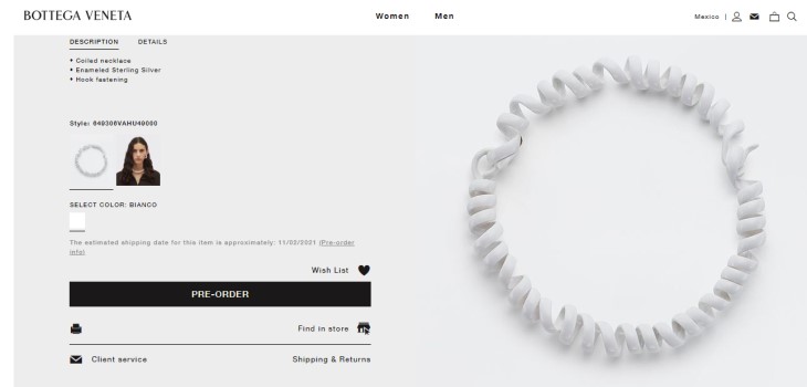 Costoso collar de marca italiana genera bromas por su similitud con un cable de teléfono