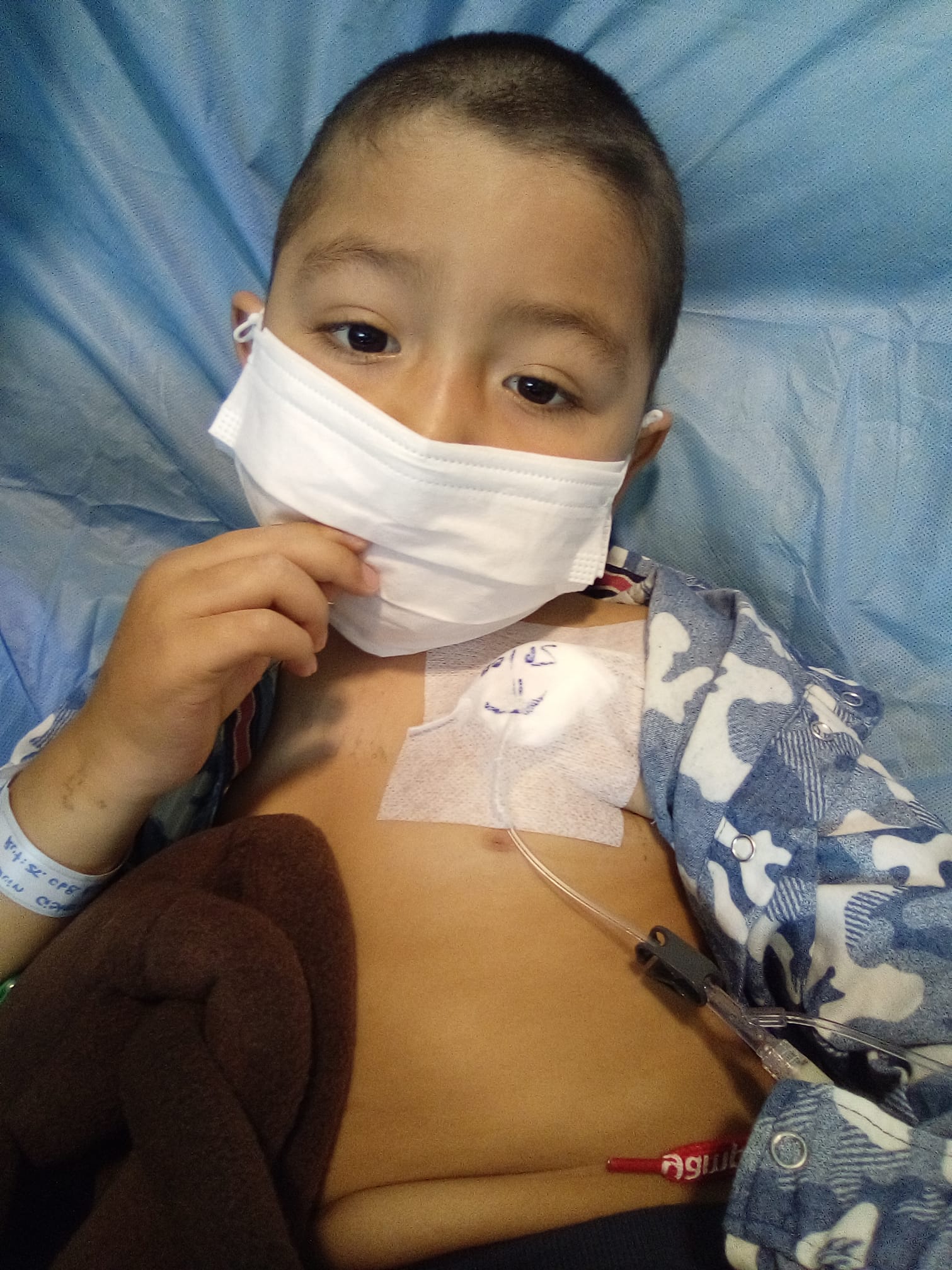 Abuelo rifa su casa para costear gastos médicos de su nieto con leucemia