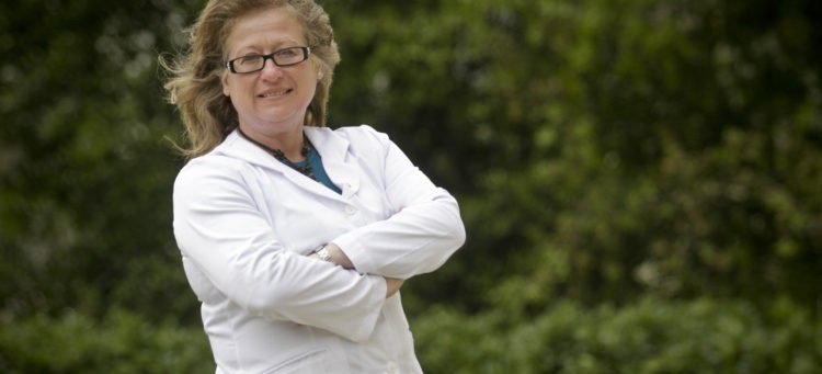 Experta externa ISP: La gente no sabe que el 60% de la parte activa de medicamentos viene de China