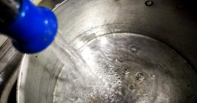 Gobierno y Aguas Andinas aseguran que por ahora no habrá megacorte de agua potable en la capital