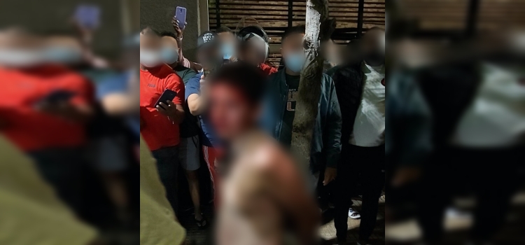 Detención ciudadana en RM: vecinos desnudan y golpean a asaltante de 15 años tras violento robo