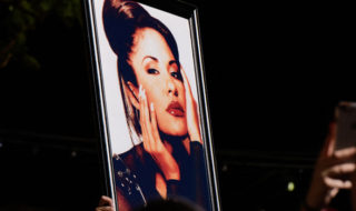 Selena en los Grammys 2021