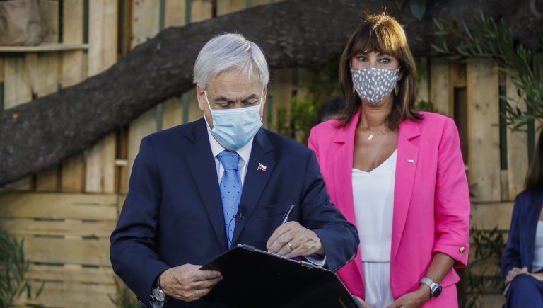 Piñera conmemora el 8M y anuncia proyecto para facilitar el cobro de pensiones de alimentos