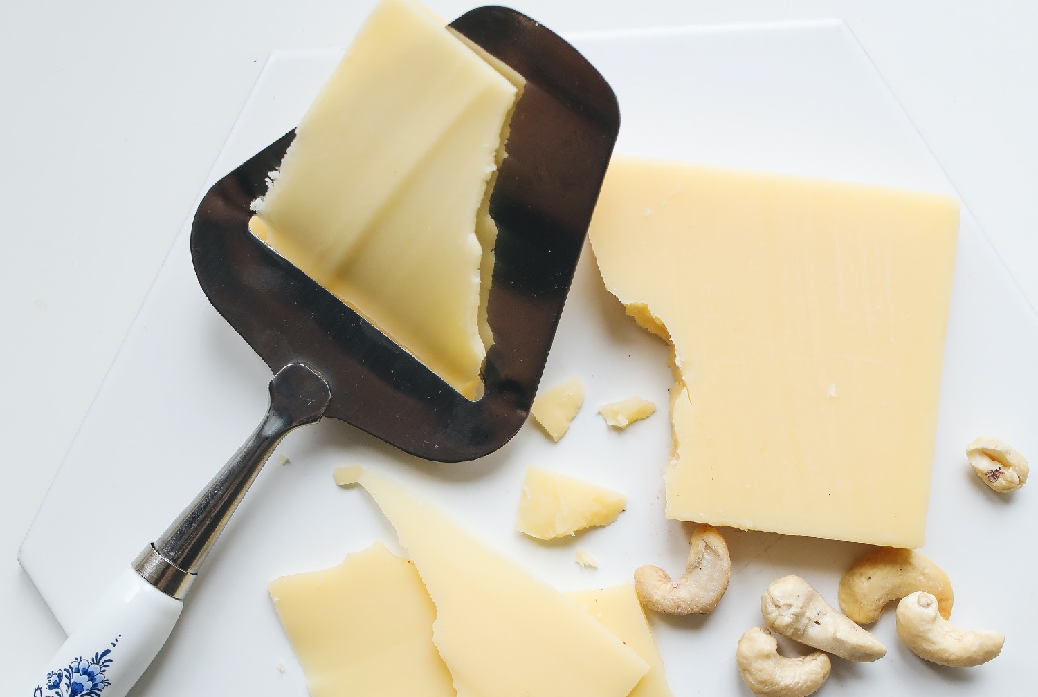 Seremi llamó a no consumir quesos La Rotunda tras encontrar bacteria Listeria: cursará sumario