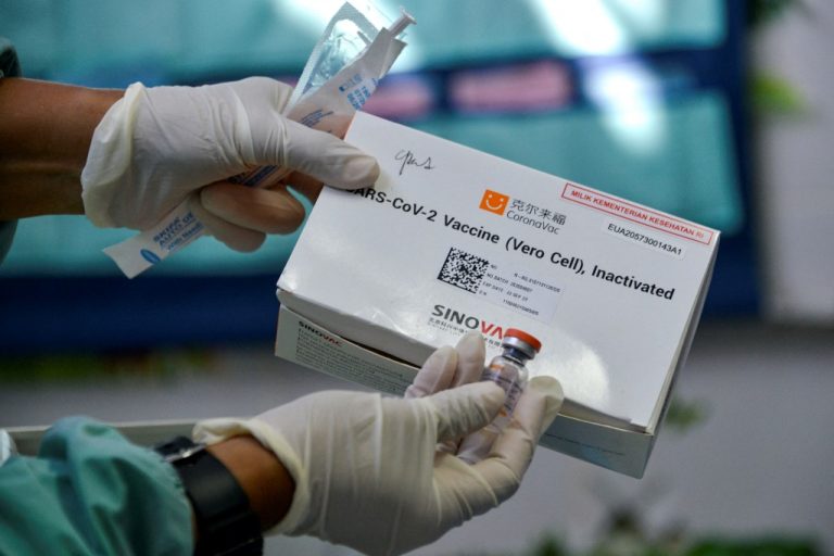 Estudio de vacuna Sinovac en Chile revela cuánto tarda en lograr su efecto tras la segunda dosis