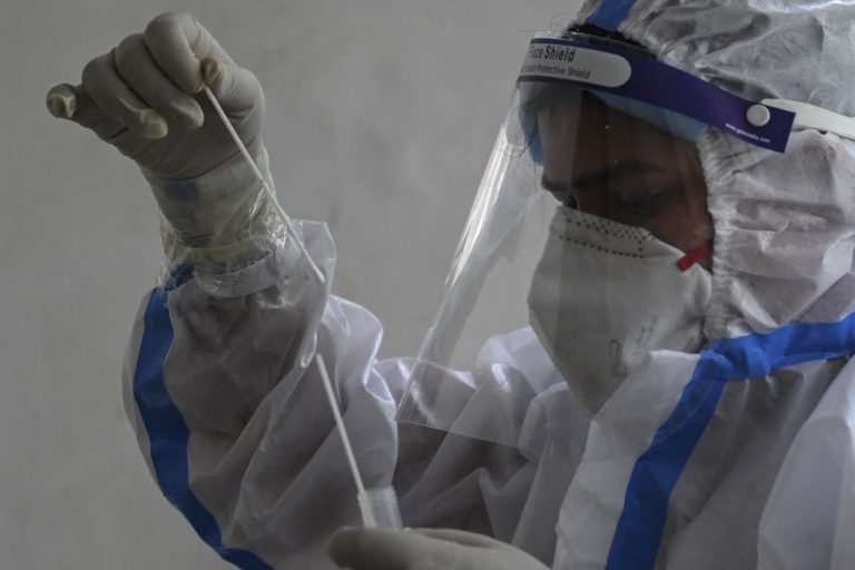 OMS advierte que la variante india del COVID-19 podría ser más contagiosa y resistente a vacunas