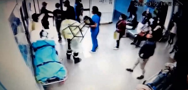 Video muestra violento incidente en Hospital de Chillán