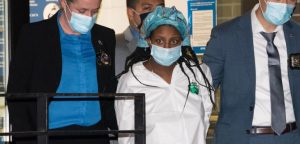 Madre mató a sus dos bebés en Nueva York porque no la dejaban dormir: les envenenó la mamadera