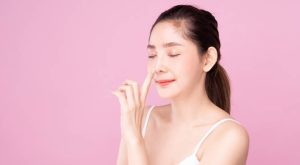 Terapeuta enseña sencillo automasaje para recuperar el olfato post COVID