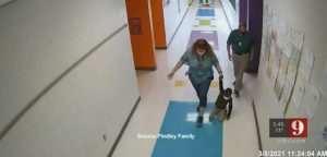 Dos profesores renuncian tras arrastrar a niño de 6 años por pasillos de una escuela en California