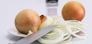 ¿Deseas cortar cebollas sin llorar? Sencillo truco que se hizo viral en TikTok entregó la solución