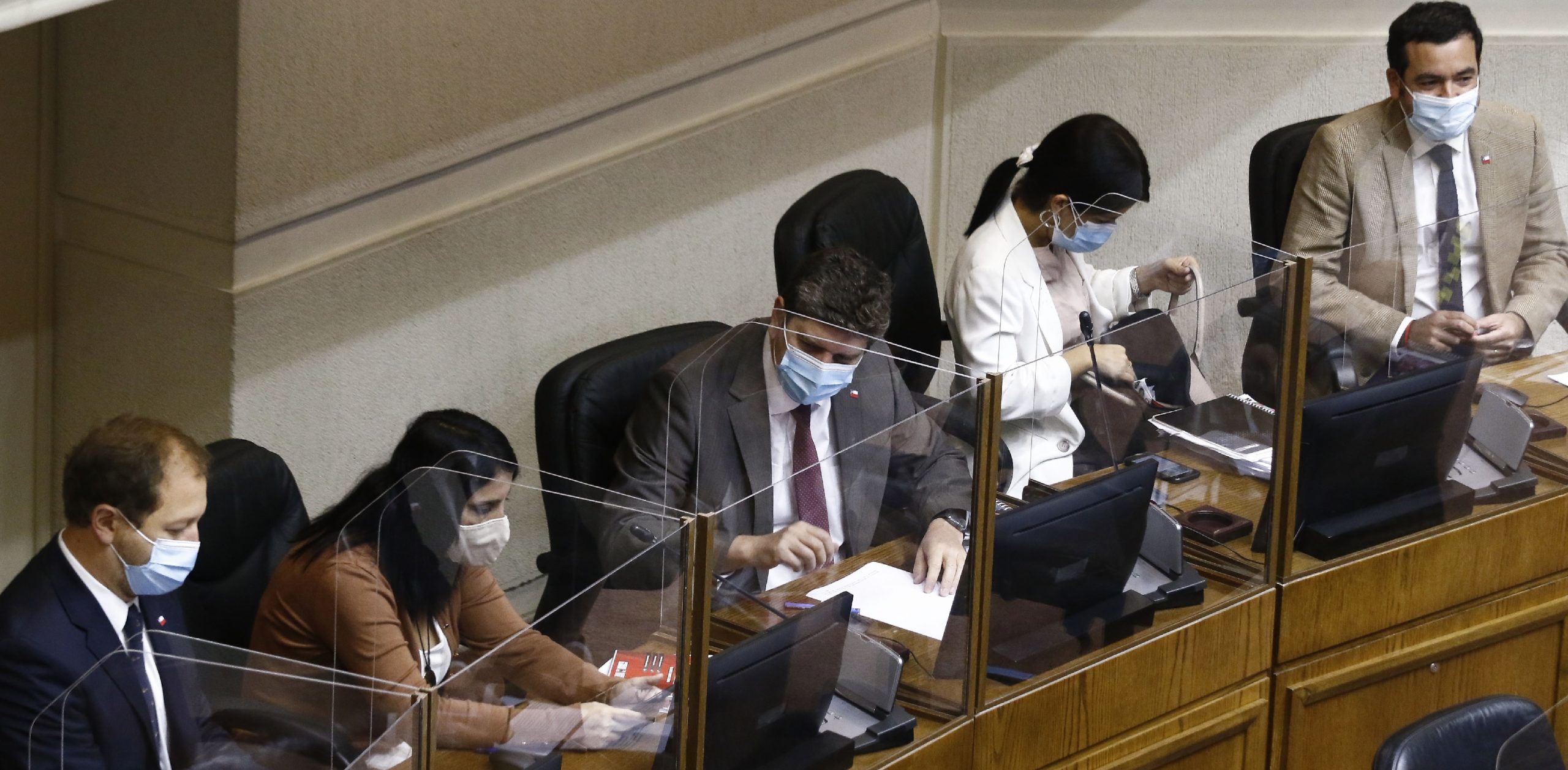 Senado rechazó indicación que hacía incompatibles Bono Clase Media e ingreso familiar de emergencia