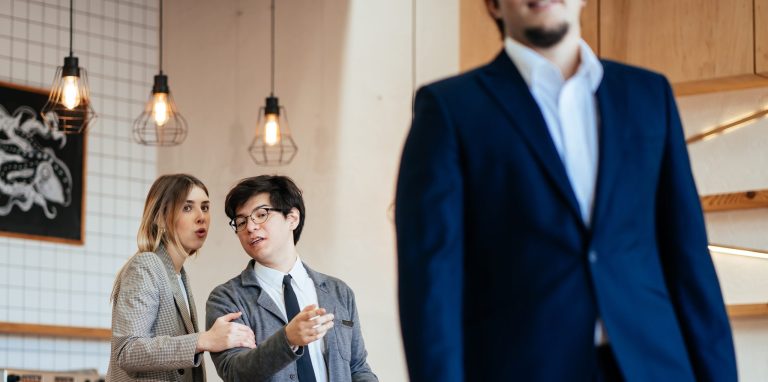 Cómo evitar que los rumores y chismes afecten tu estado emocional: 4 consejos para lograrlo