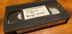 Acusan a mujer de malversación por no devolver un VHS que habría arrendado hace más de 20 años