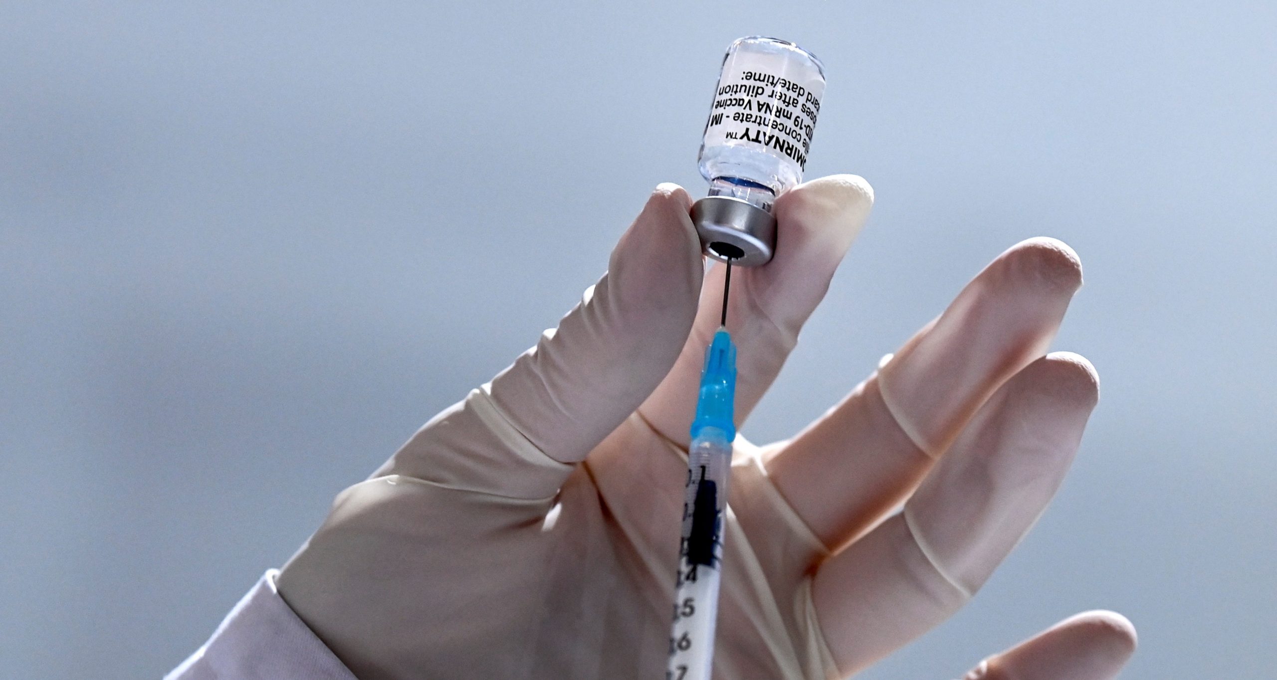 Fundadores de BioNTech estimaron hasta cuándo podría durar la pandemia: esperan inmunidad de rebaño