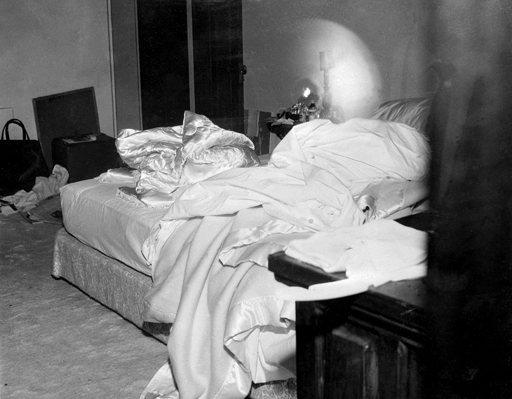 Foto de la cama donde fue descubierta muerta la actriz estadounidense Marilyn Monroe, el 5 de agosto de 1962 en su casa de Brentwood, California | AFP