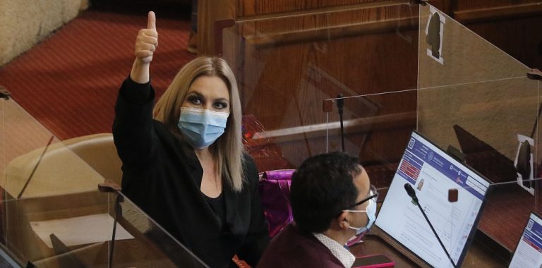 Pamela Jiles se adelantó a diputado Alessandri y presentó proyecto para retirar el 100% de las AFP