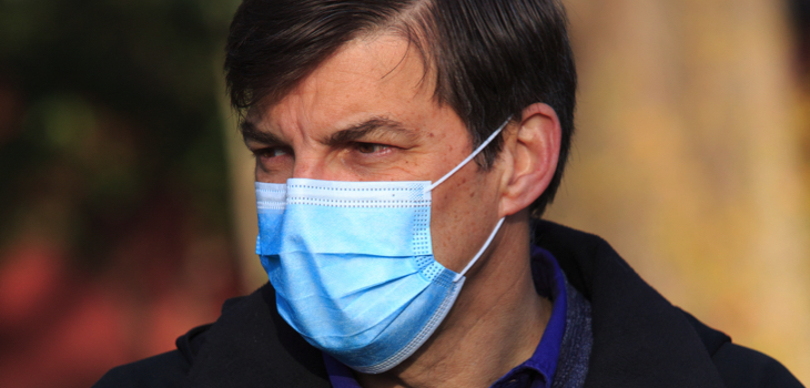 La vida es una pasarela: caminata a lo 'modelo' de Daniel Stingo generó graciosas reacciones en redes