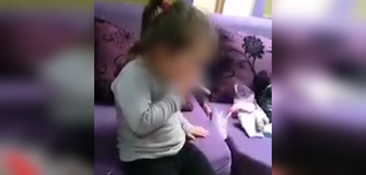 Caso de niña obligada a fumar: juzgado rechazó internarla en Sename y seguirá al cuidado de su madre