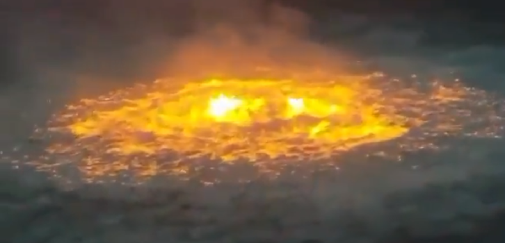 Fuga con fuego en gasoducto submarino del sureste de México alertó a ciudadanos: videos son virales