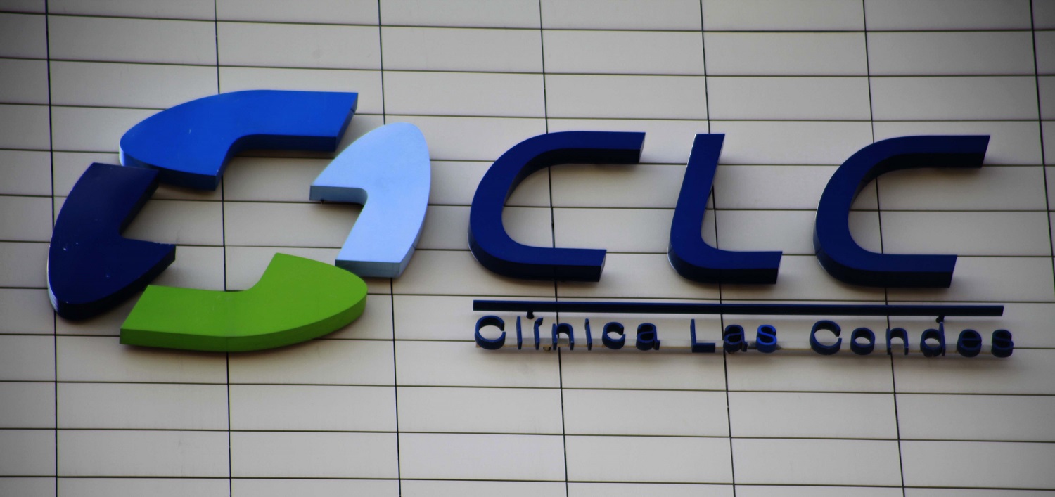 Clínica Las Condes confirmó más casos con terceras dosis alegando que Seremi no inició sumarios