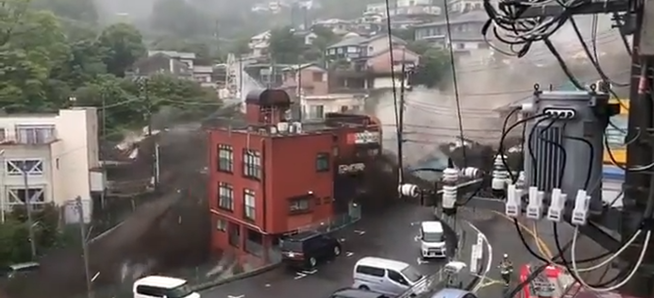 Impactantes imágenes en Japón por deslizamiento de tierra tras fuertes lluvias: hay dos muertos