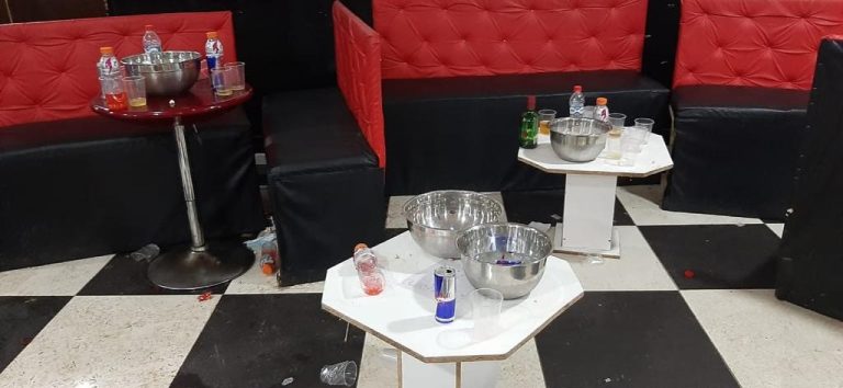 111 detenidos en fiesta clandestina en Colina: policía incautó tusi, cocaína, éxtasis y marihuana